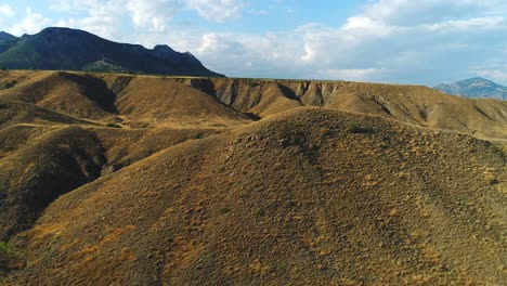 paisaje montañoso árido