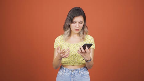 The-phone-of-the-young-woman-talking-on-the-phone-runs-out-of-charge.