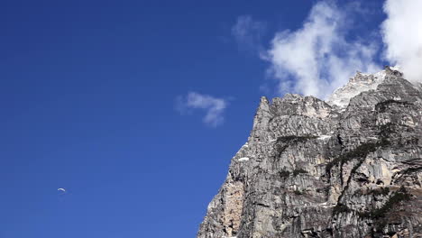punto de lanzamiento de parapente desde lauterbrunnen cliff swiss
