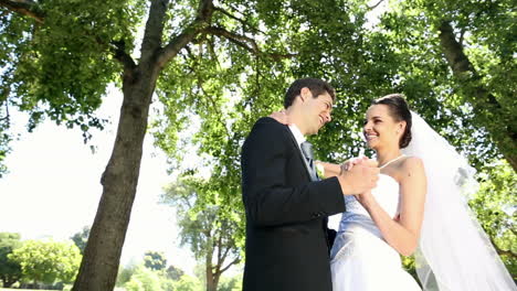 Happy-newlyweds-dancing-in-the-park