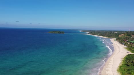 Drone-Volador-Sobre-La-Playa-De-Ngwe-Saung,-Cerca-De-La-Hermosa-Isla,-Myanmar-Asia