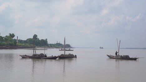 the river ganges carries a lot of silt along with the water in its long flow which has frozen at the mouth of the river, the slit has become a problem at the mouth of the ganges