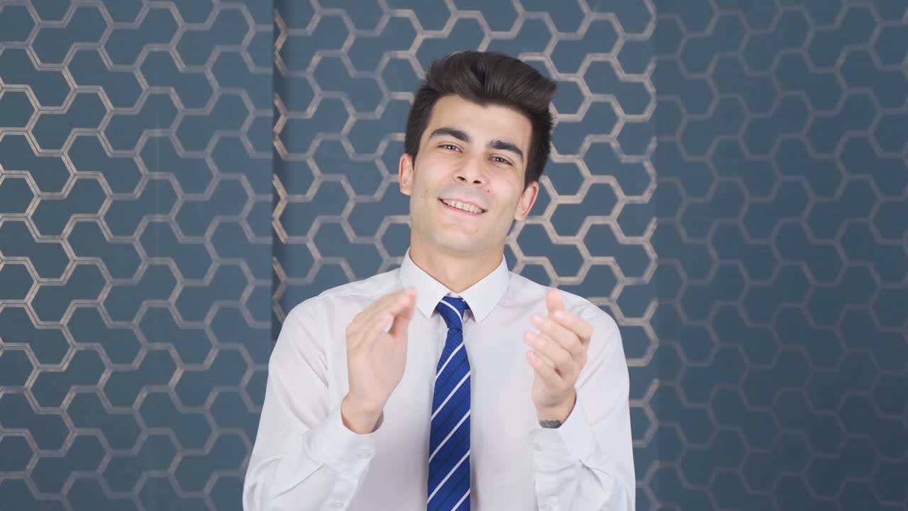 사업가들이 축하합니다. 박수를 치세요.