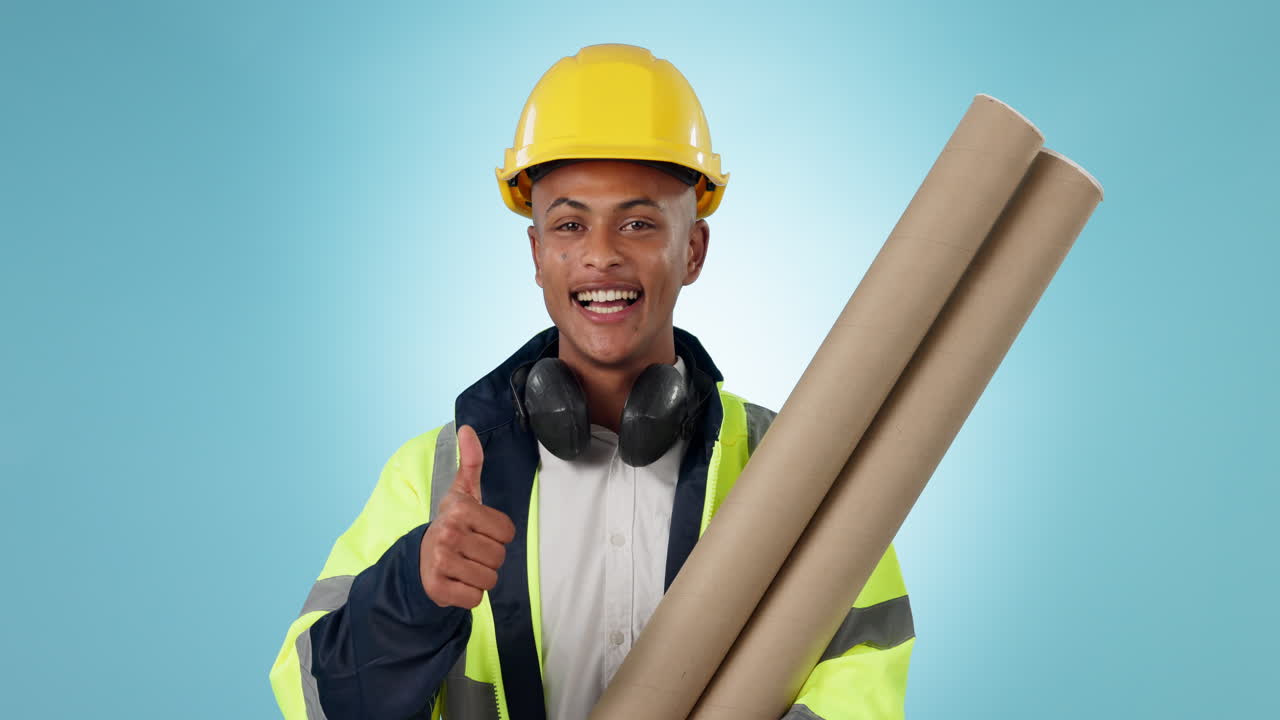 cara, ingeniero feliz y hombre pulgares hacia arriba en el estudio