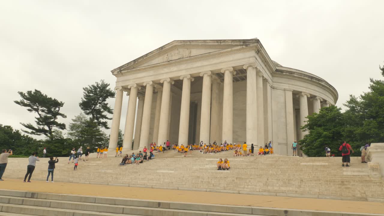 Thomas Jefferson Memorial with visitors on its steps in Washington D.C.