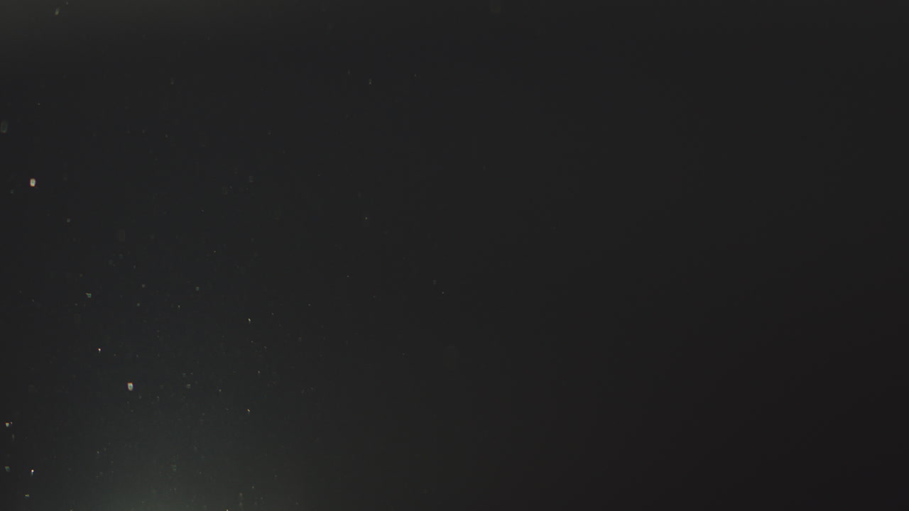 추상적인 어두운 배경과 먼지 입자