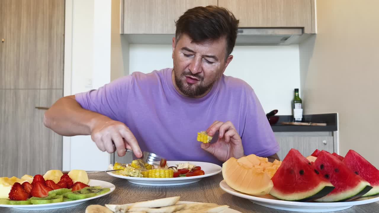 Man eating healthy fruit