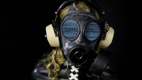 woman gas mask 0 06