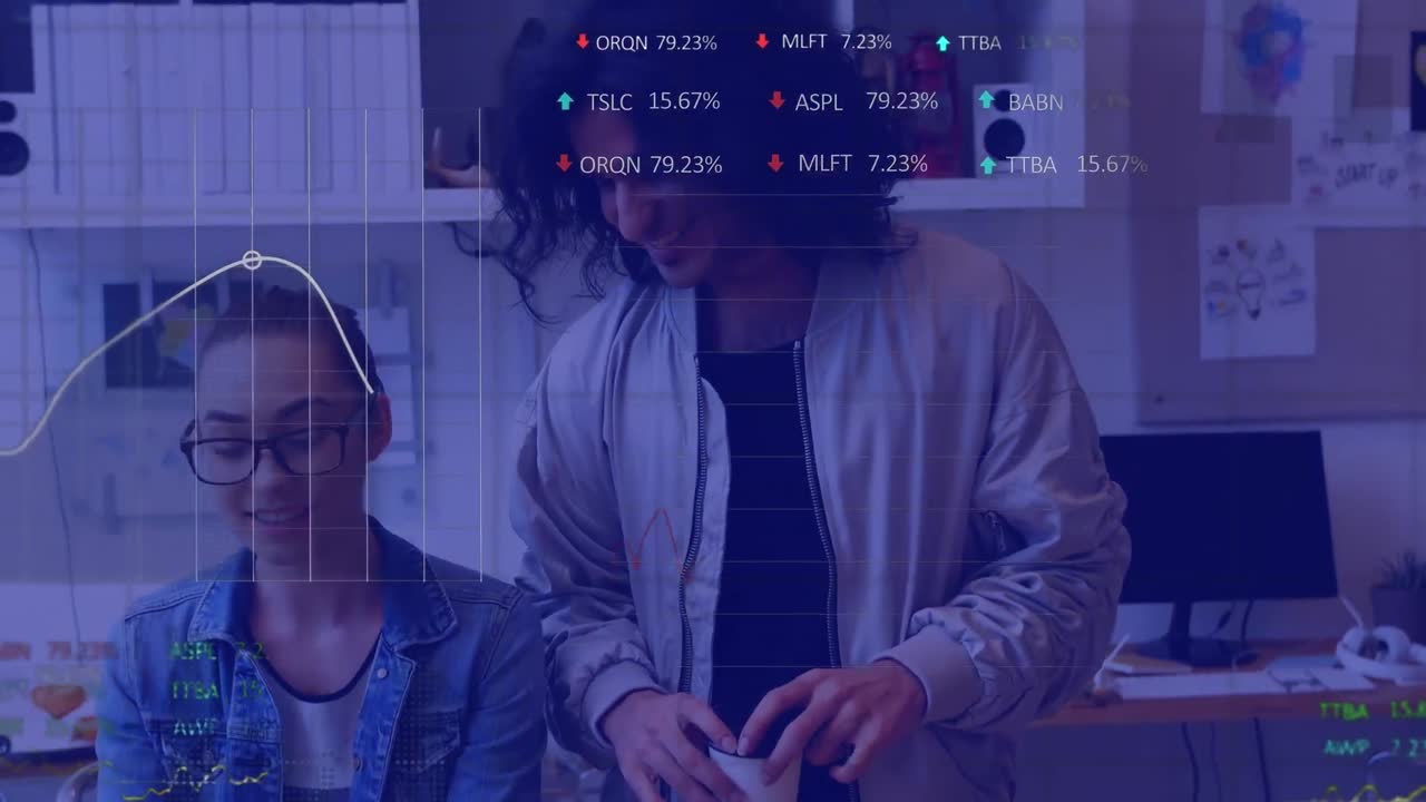 사무실에서 일하는 사업가들에 대한 금융 데이터 처리 활성화