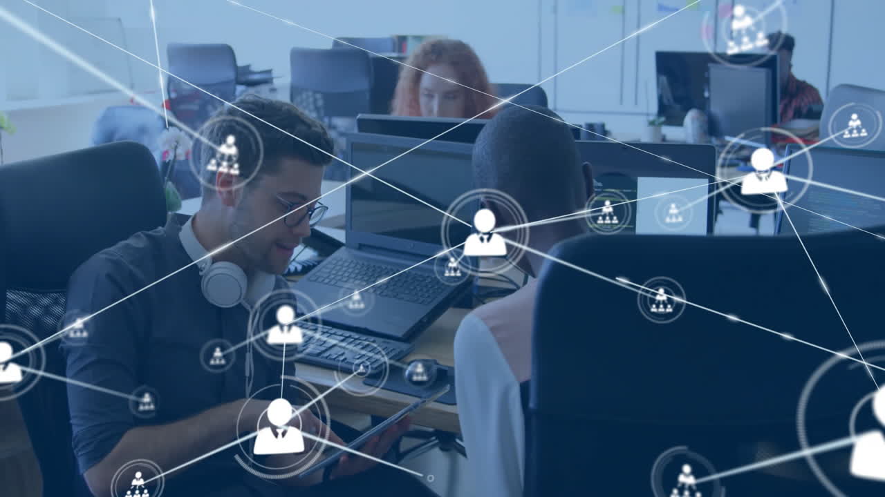 사무실에서 다양한 비즈니스 사람들 위의 사람 아이콘과의 연결 네트워크의 애니메이션