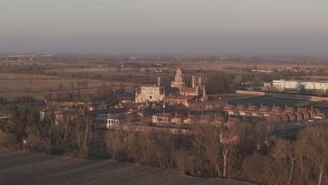 Certosa-De-Pavía,-Un-Monasterio-Y-Un-Complejo-Rodado-A-30-Fps.