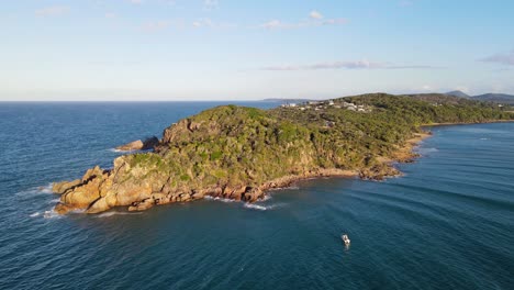 Aerial-View-Of-Rocky-Headland-Of-1770-Town-In-Gladstone-Region,-Australia