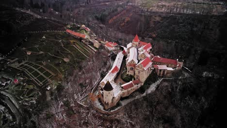 Castillo-De-Pernstejn-En-Chequia-Europa-Drone