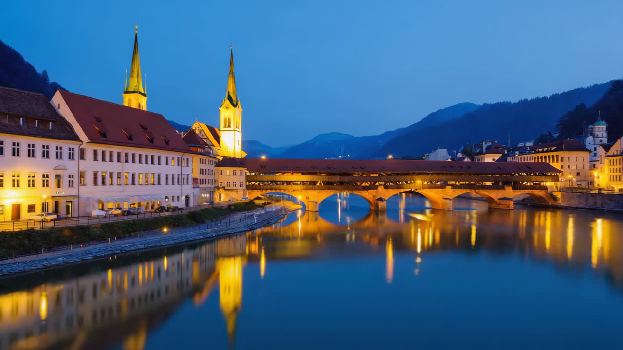 Città Storica Europea con Ponte e Chiesa al Crepuscolo