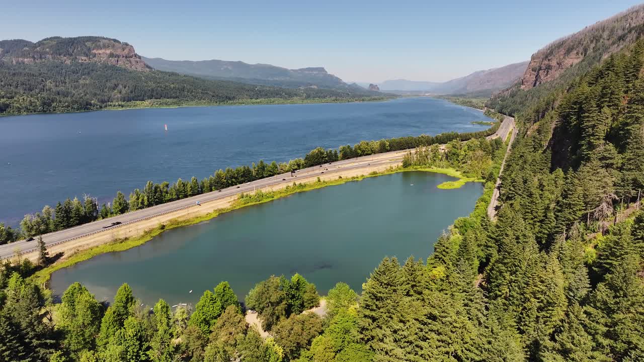 여름 에 풍경적 인 강 공중