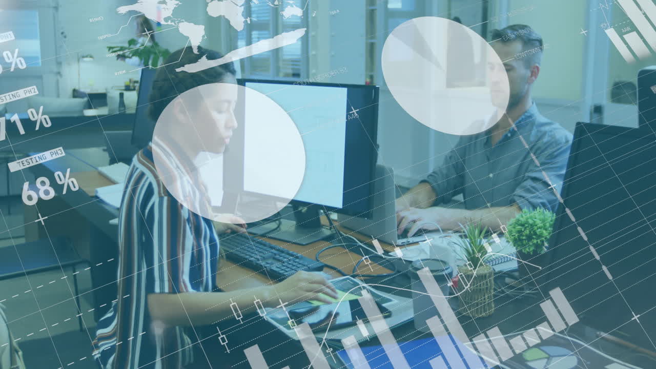 다양한 남성과 여성에 대한 통계 데이터 처리의 애니메이션 사무실에서 서로에게 높은 다섯