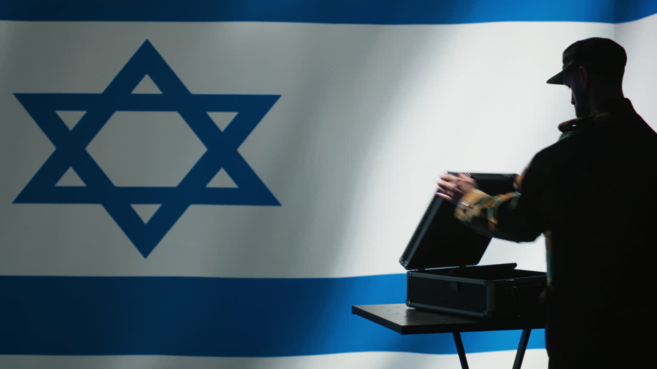 Agente dell'IDF mantiene la superiorità nello spazio aereo con il radar durante il conflitto in Medio Oriente