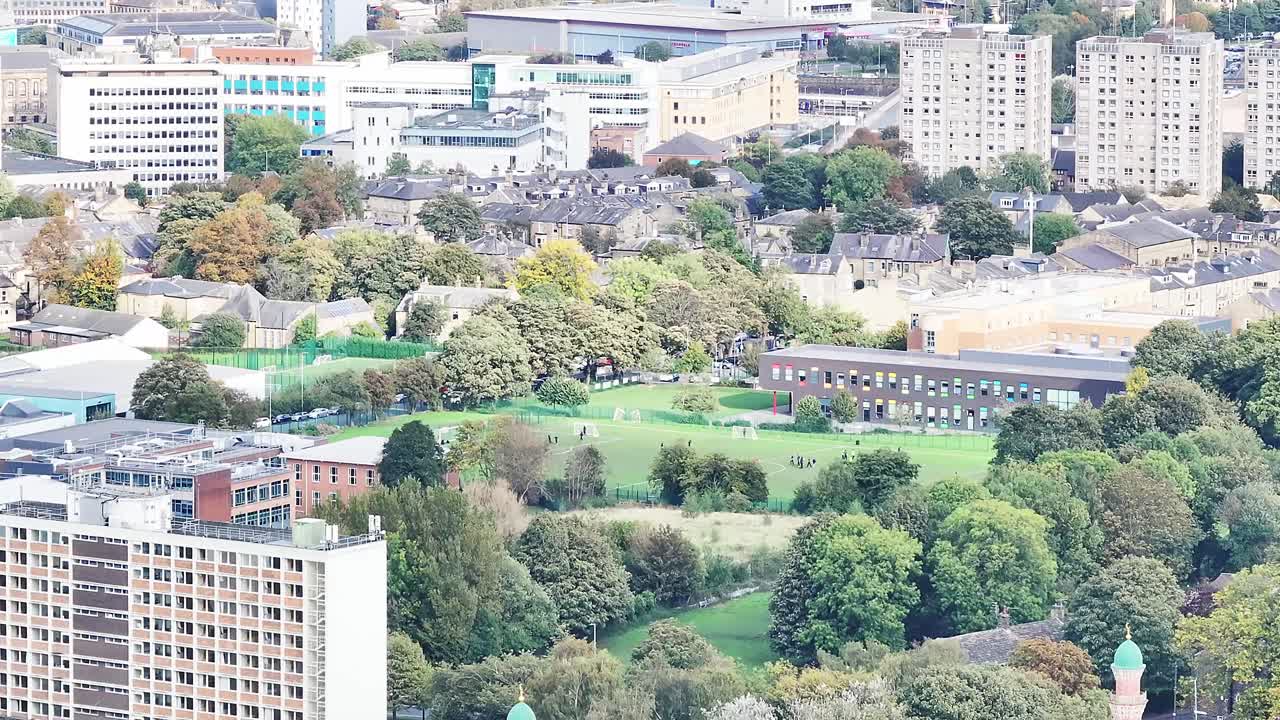 브래드포드의 우호적인 이웃의 위쪽 전망