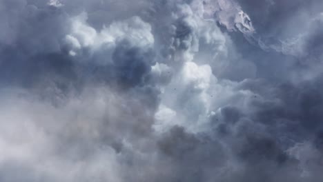 Tormenta-De-4k-Dentro-De-Una-Espesa-Nube-De-Cúmulos-En-El-Cielo