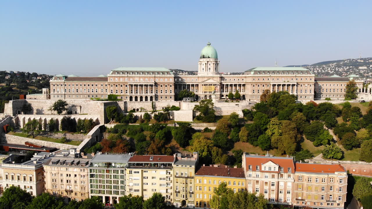 vista aérea al castillo de buda, budapest, hungría