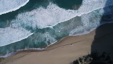 Luftdrohnenansicht-Von-Oben-Nach-Unten-Auf-Kauai,-Hawaii,-Napali-Küste,-Polihale-Strandbrandung