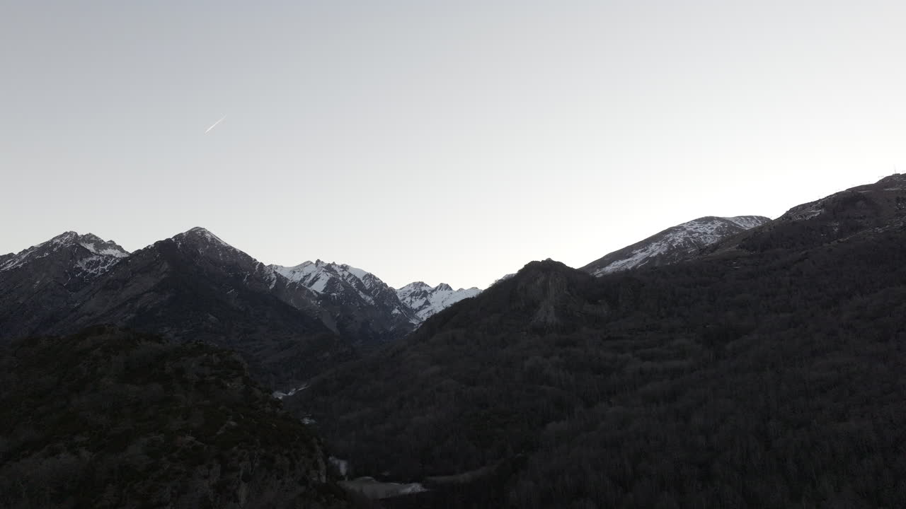 눈 인 산맥 풍경