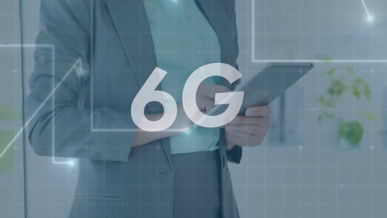 animación de texto de 6g y líneas sobre mujer de negocios caucásica usando tableta