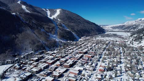 無人機從空中拍攝,瞄準科羅拉多州telluride市中心