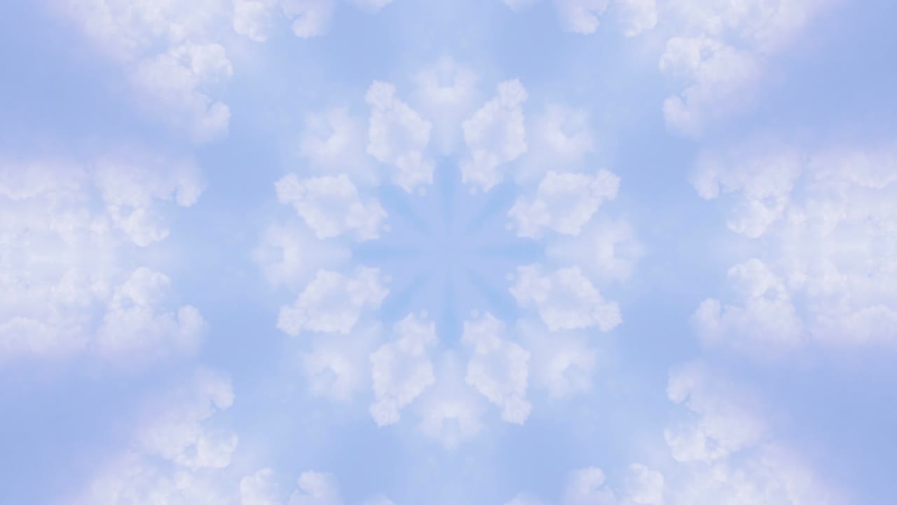 파란색 칼레도스코프 비디오 배경 루프: 기하학적으로 대칭 된 칼레도코프 배경: 구름을 기반으로 한 그림의 흥미로운 패턴