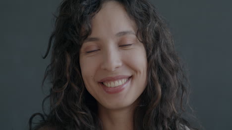 retrato de una mujer sonriente