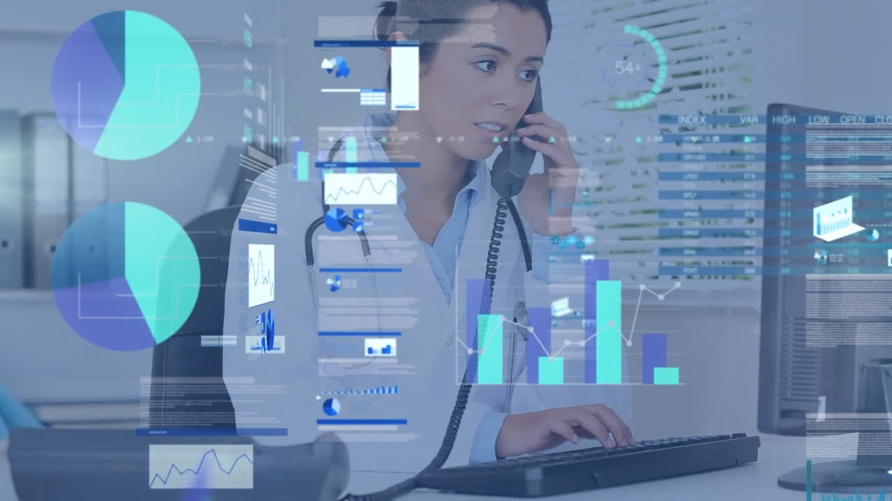 procesamiento de datos financieros contra una doctora caucásica que usa computadora y habla por teléfono