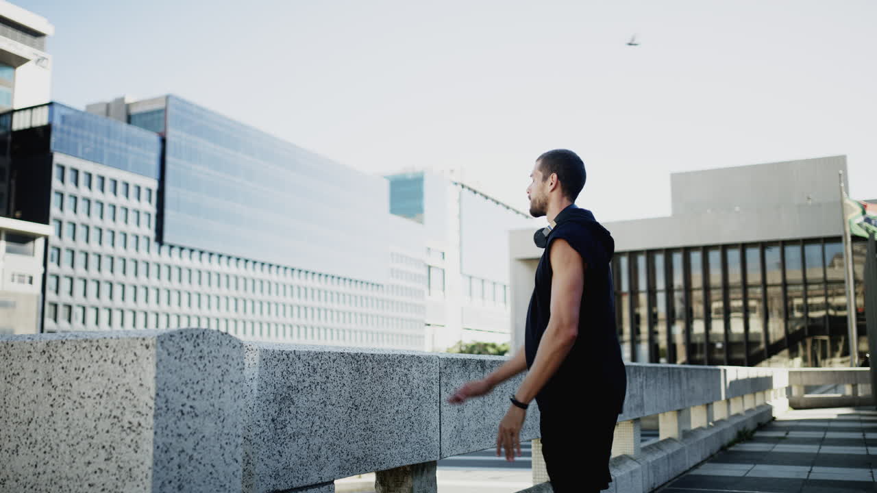 운동을 하기 위해 몸을 튼튼히 하고 있습니다.