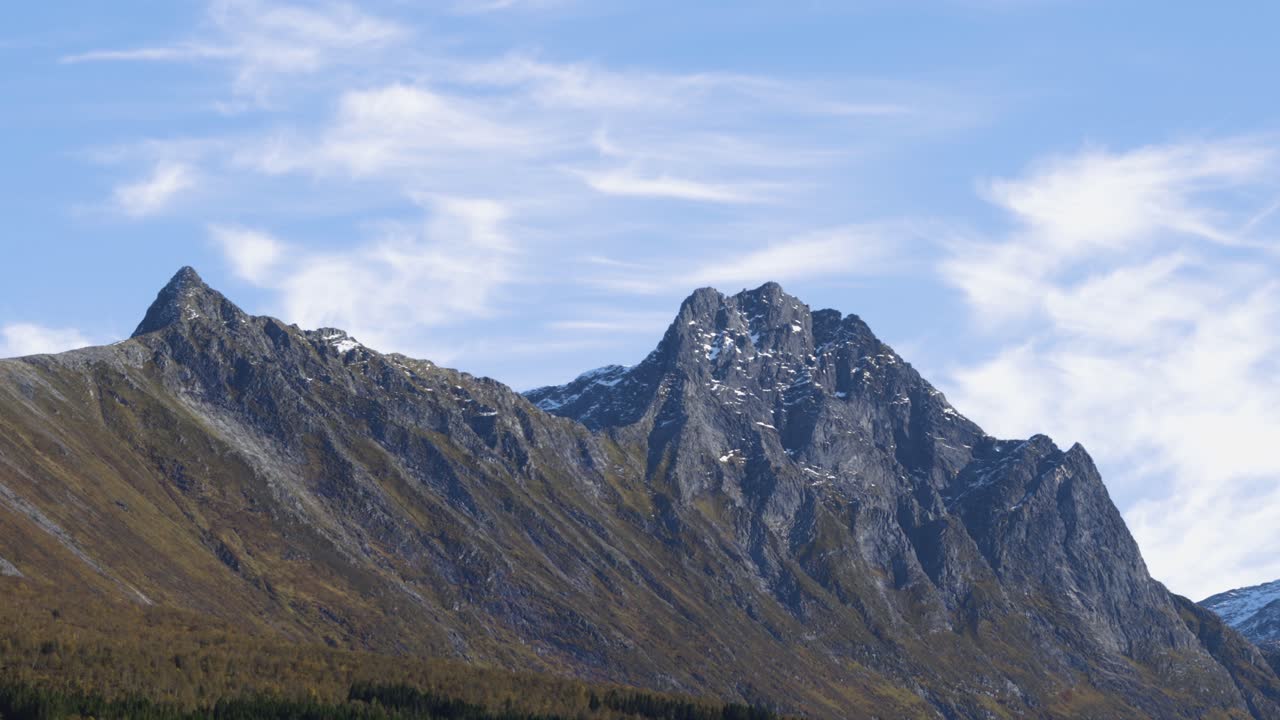 Ørsta, Sunnmøre Norveç'teki dağlar