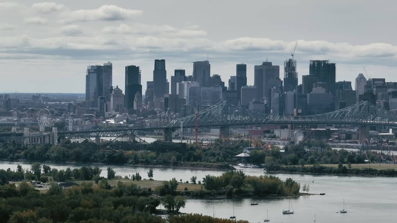 몬트리올의 여름 여행과 관광 항공