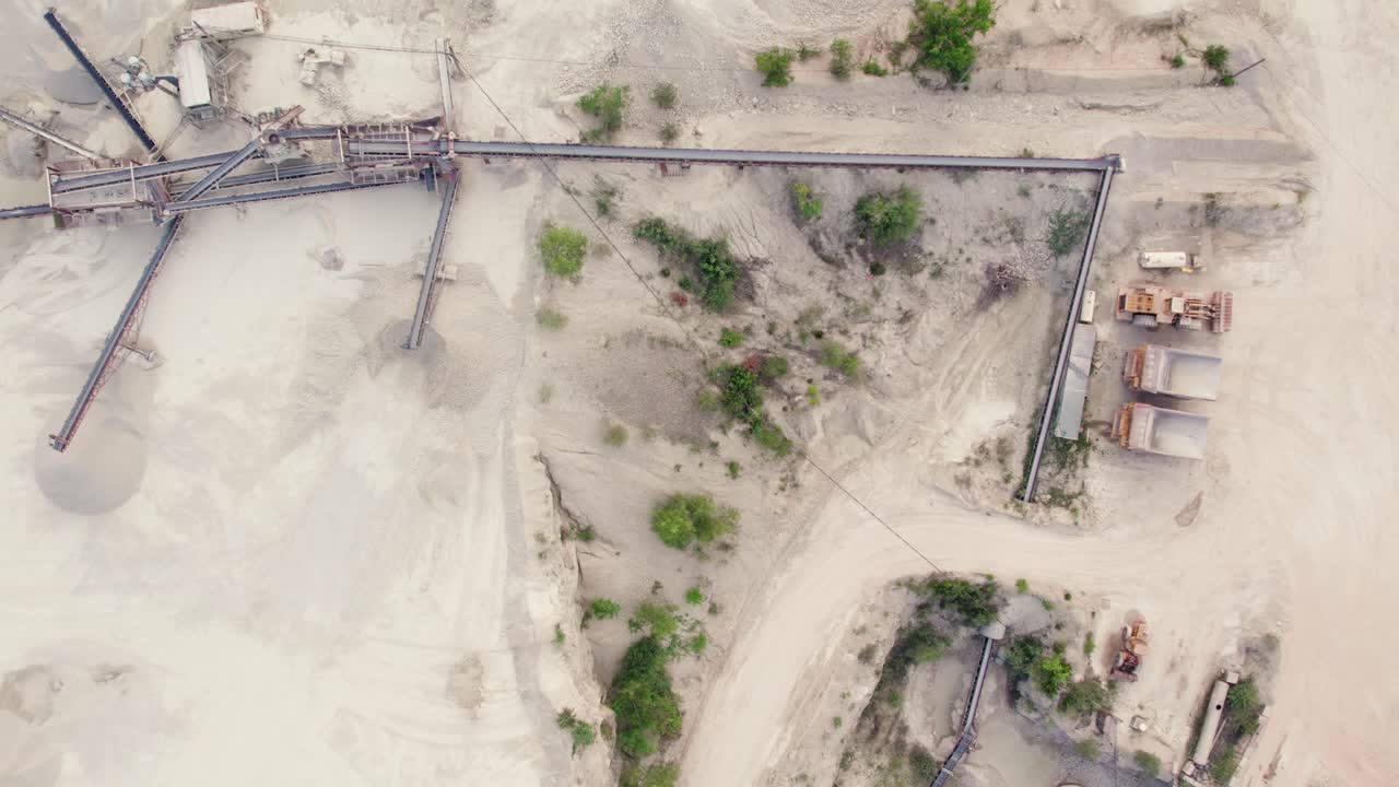 большая карьерная конвейерная ленточная машинная система