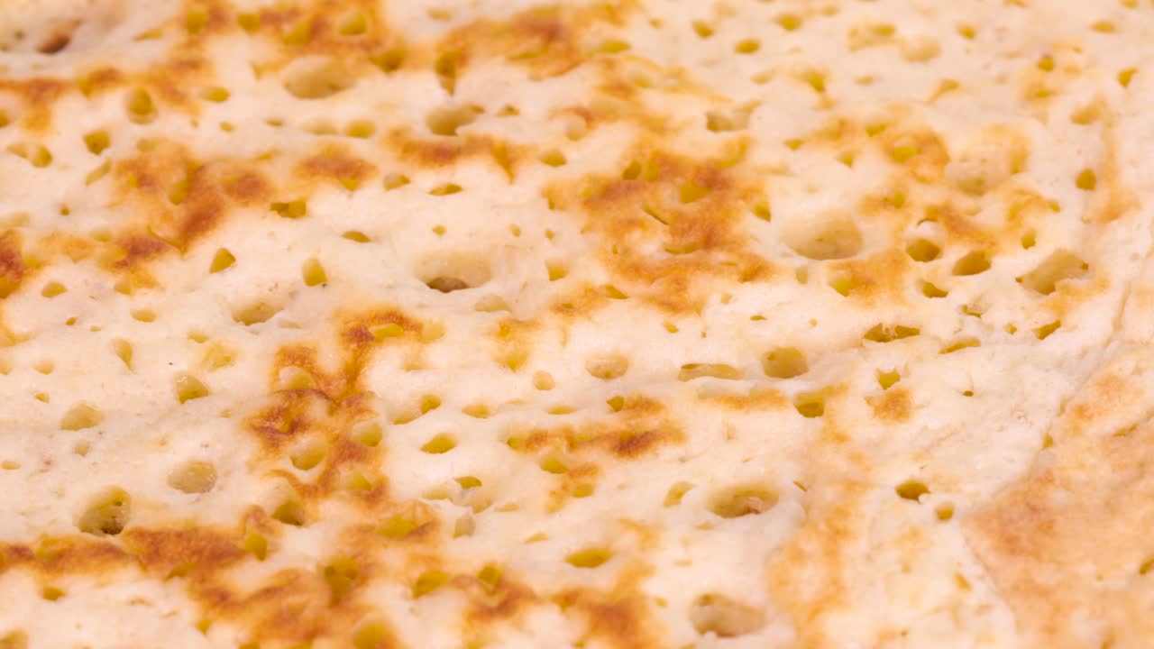 макросъемка поверхности жареного блина в 4k