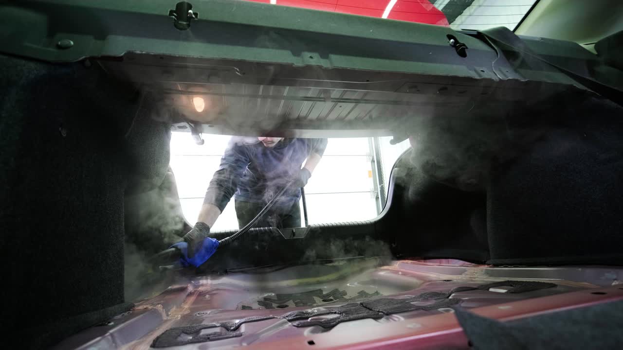 limpieza profesional de automóviles. lavado de sars. detalles interiores. limpieza en seco y detalles del interior de un automóvil. limpeza profunda de asientos. limpeza de espuma en el lavado de automóviles; limpieza del panel del automóvil del polvo. una aspiradora