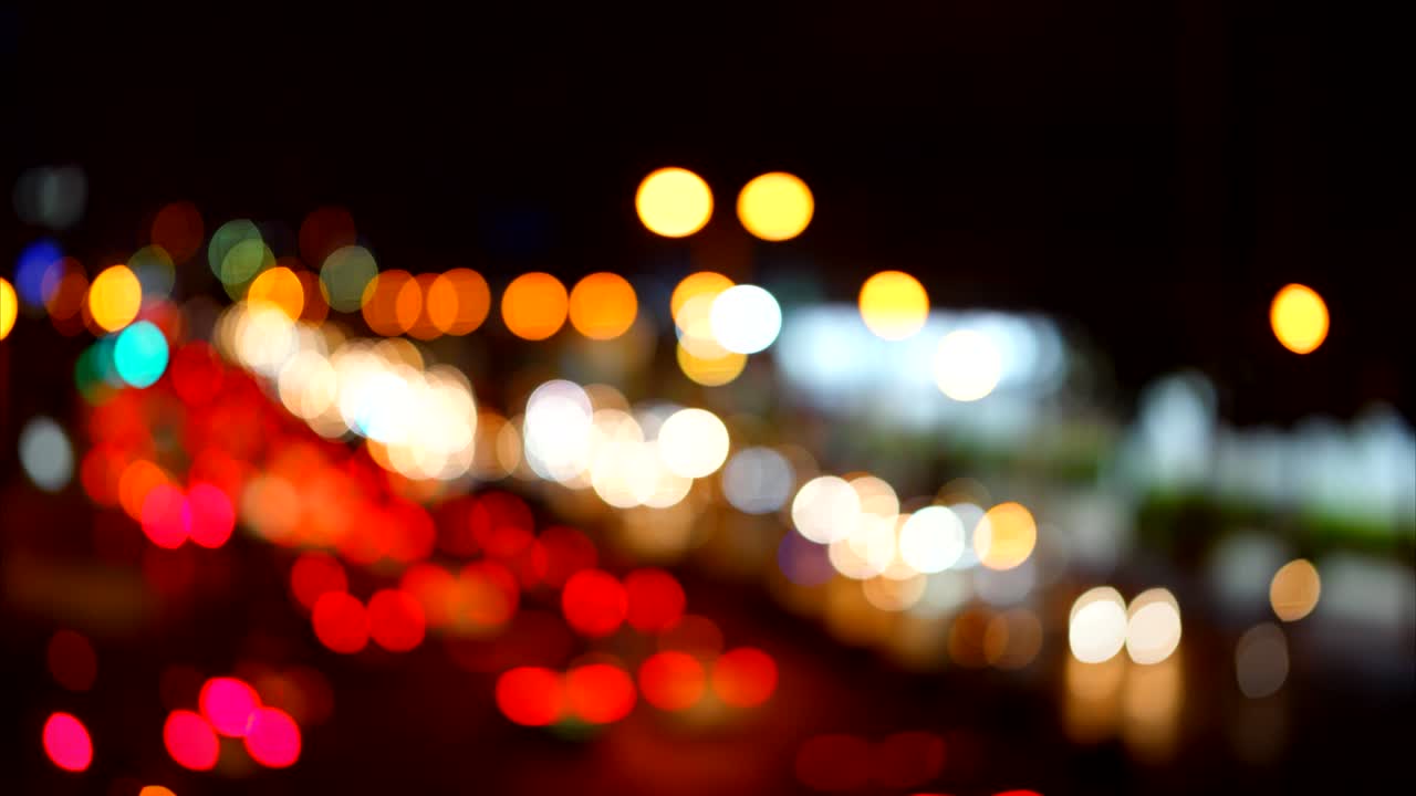 abstractos borrosos bokeh de la luz del coche por la noche