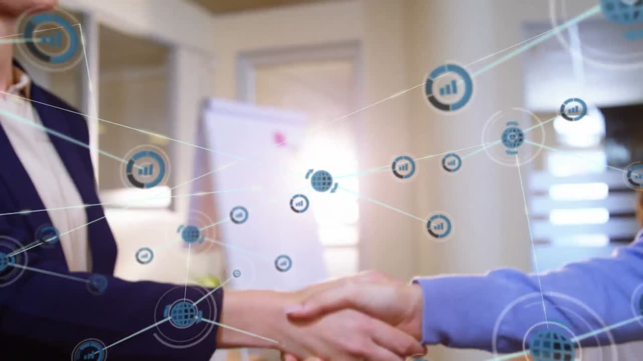 animación de una red de iconos sobre la sección media de un hombre de negocios y una mujer de negocios que se dan la mano