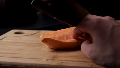 cortando una batata