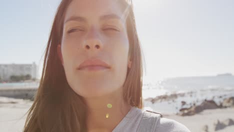 Mujer-Joven,-Posición,-En,-Un,-Playa