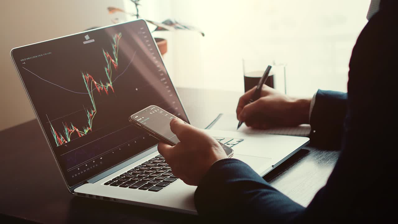 corredor de bolsa de inversión negociación en el mercado de valores