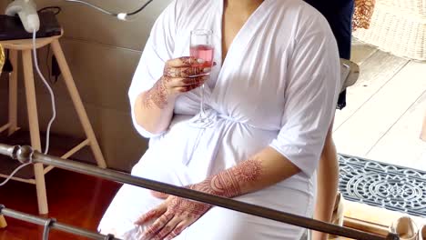 tiro de novia - novio con flor de boda