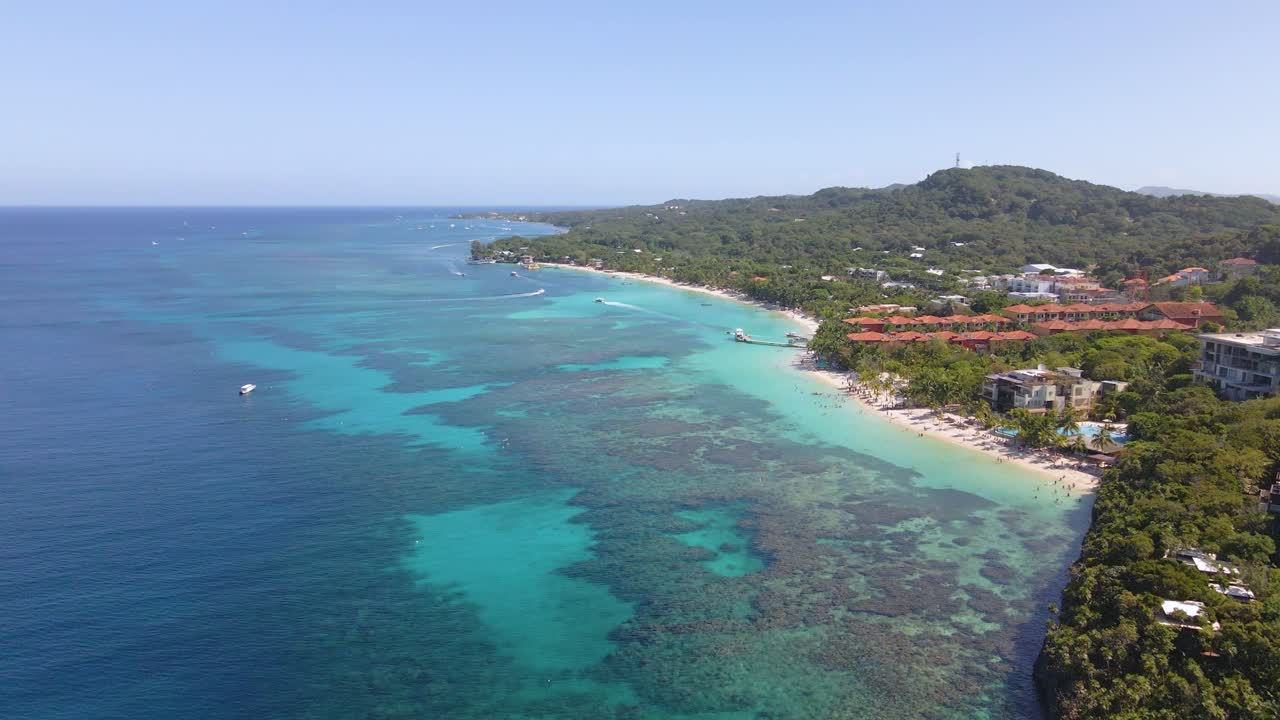 Teluk Barat, Pulau Roatan, Honduras. Pemandangan menakjubkan.