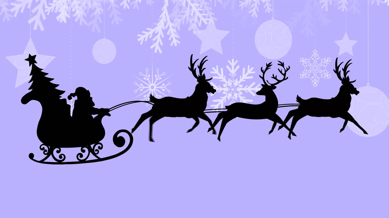 санта-клаус в санях, притягиваемый оленями против рождественских украшений