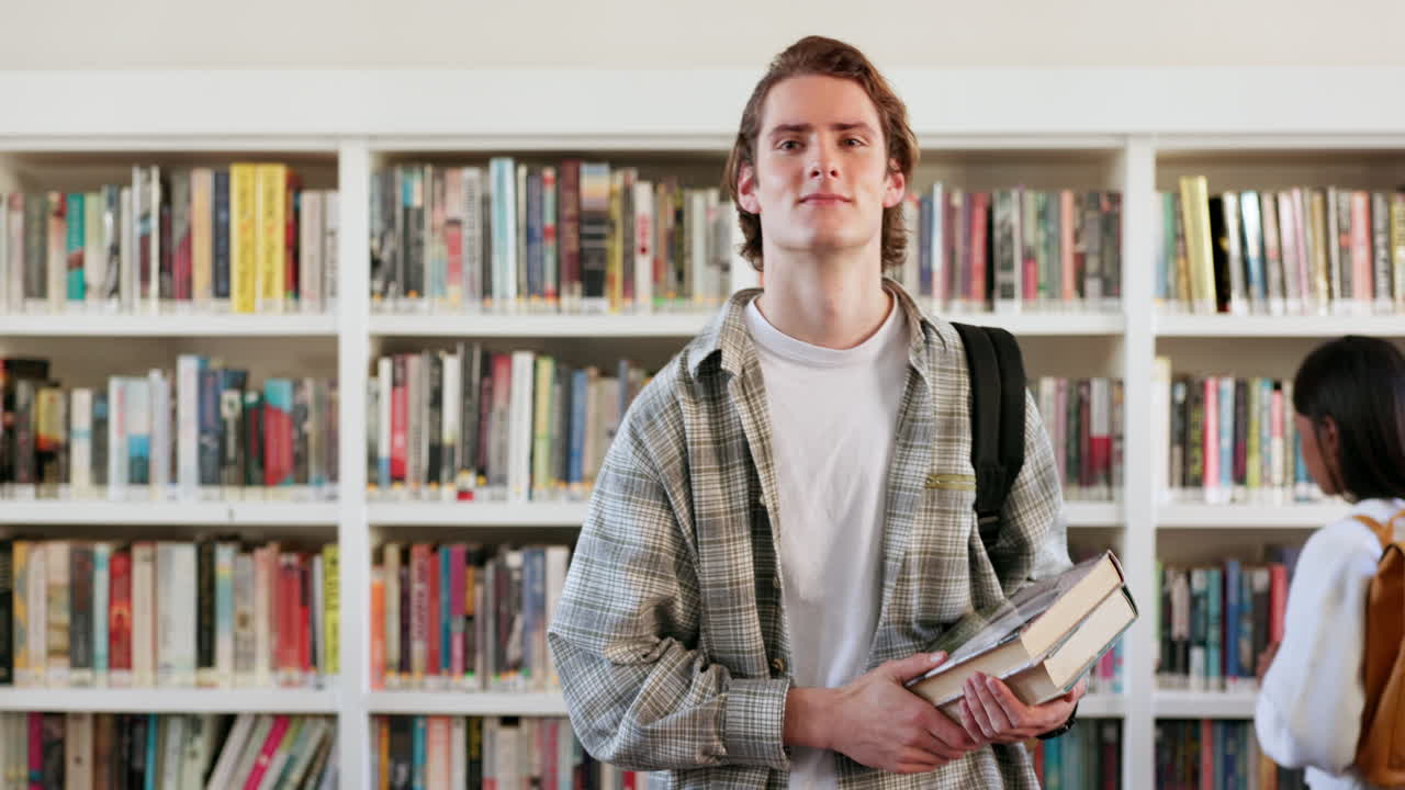 educación, universidad y biblioteca con el hombre