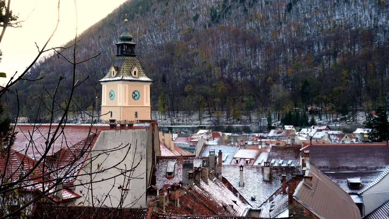 vista de la ciudad medieval rumana de brasov desde el punto de vista