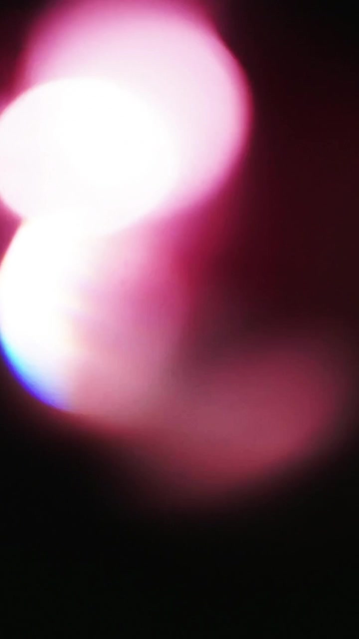 Effetti Astratti di Bagliori di Luce e Bokeh su Sfondo Nero