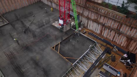 vista aérea panorámica de rascacielos en construcción con vista a la ciudad, tel aviv, isreal