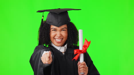 mujer feliz, estudiante universitaria señalando